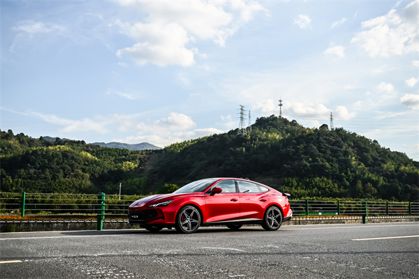 B级运动轿车新标杆来了，MG7 2025款智能登场，限时一口价11.29万元起